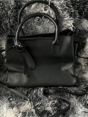 Like New Classic Faux LeatherBlack Tote Bag - Sleek Everyday Carry- Arm strap